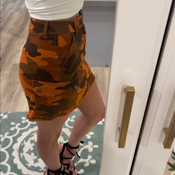 Garage size Small orange denim stretchy Camouflage Skirt with cargo pockets - Picture 15 of 17